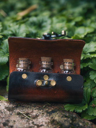 Trollfelsen Mittelalter Tranktasche 3er Riegelhaken Antik offen  2